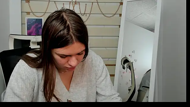 Josephine Kiss online show from January 21, 2025, 1:00 pm
