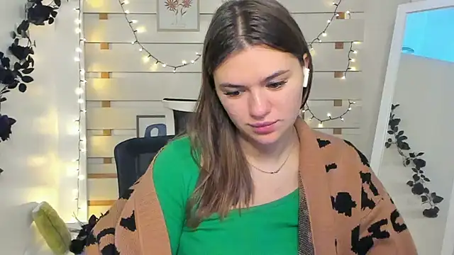 Snapshot of Josephine_Kiss chatting on November 15, 2025, 1:26 pm Josephine Kiss online show from November 15, 2025, 1:26 pm