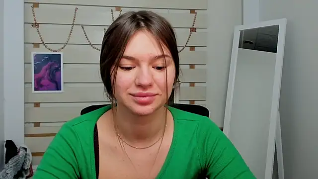Josephine Kiss online show from February 10, 2025, 1:33 pm