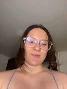 livgomez online show from February 23, 2025, 1:24 am