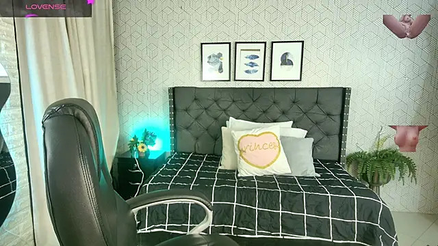 Snapshot of sussy__stone chatting on December 30, 2024, 12:31 pm sussy stone online show from December 30, 2024, 12:31 pm