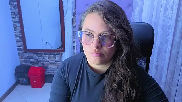 SaraThomso online show from December 19, 2025, 2:08 pm