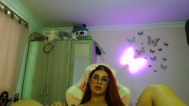 caroline jonson online show from April 6, 2026, 2:51 pm