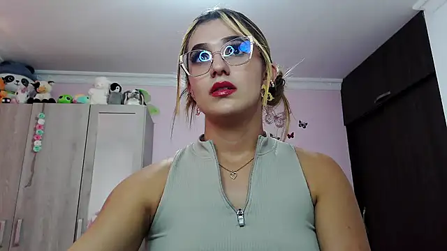 caroline jonson online show from January 31, 2025, 7:18 pm