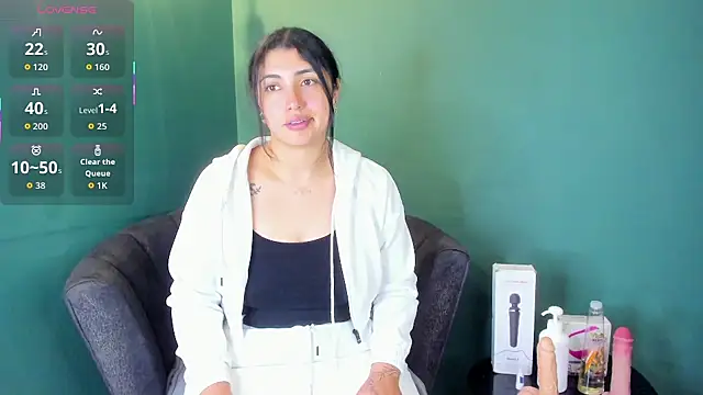 Snapshot of Danna_777_ chatting on October 9, 2025, 11:49 pm Danna 777 online show from October 9, 2025, 11:49 pm