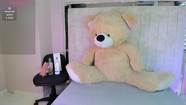 Snapshot of Danna_777_ chatting on October 14, 2025, 8:09 pm Danna 777 online show from October 14, 2025, 8:09 pm