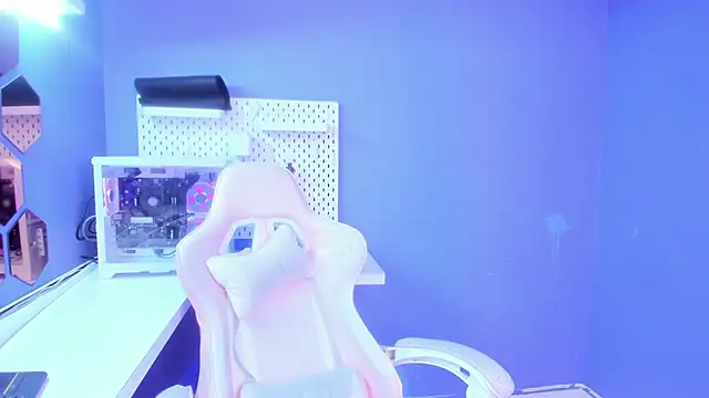 Danna 777  online show from November 24, 2025, 5:24 pm