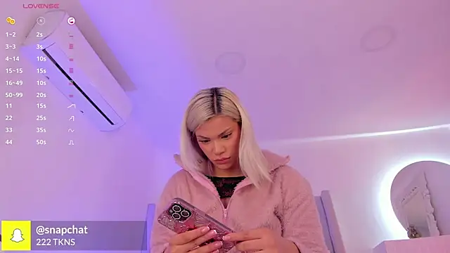 Snapshot of Shelynna_azzul chatting on October 4, 2025, 8:21 pm Shelynna azzul online show from October 4, 2025, 8:21 pm