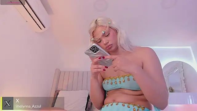 Snapshot of Shelynna_azzul chatting on October 28, 2025, 8:41 pm Shelynna azzul online show from October 28, 2025, 8:41 pm