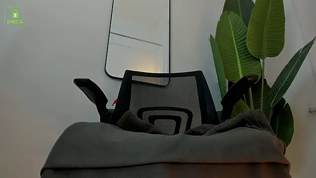 Snapshot of Whitney_Svonn chatting on February 4, 2025, 3:57 pm Whitney Svonn online show from February 4, 2025, 3:57 pm