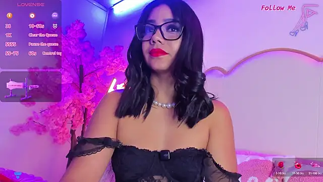 SenniaBella online show from November 10, 2025, 1:38 pm