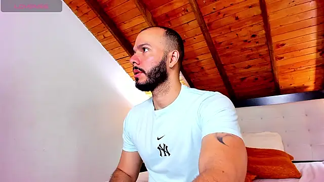 Snapshot of Tom_Bailey chatting on October 25, 2025, 12:50 pm Tom Bailey online show from October 25, 2025, 12:50 pm