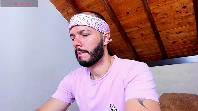 Snapshot of Tom_Bailey chatting on September 22, 2025, 12:11 pm Tom Bailey online show from September 22, 2025, 12:11 pm