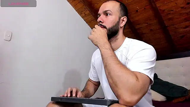 Snapshot of Tom_Bailey chatting on February 10, 2026, 12:37 pm Tom Bailey online show from February 10, 2026, 12:37 pm