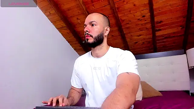 Snapshot of Tom_Bailey chatting on March 3, 2026, 12:45 pm Tom Bailey online show from March 3, 2026, 12:45 pm