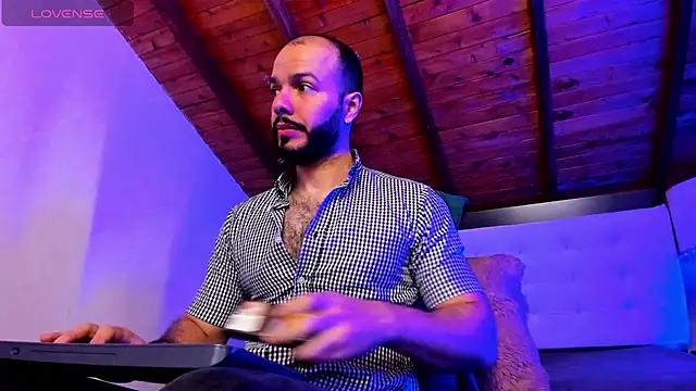 Snapshot of Tom_Bailey chatting on February 8, 2026, 12:47 pm Tom Bailey online show from February 8, 2026, 12:47 pm