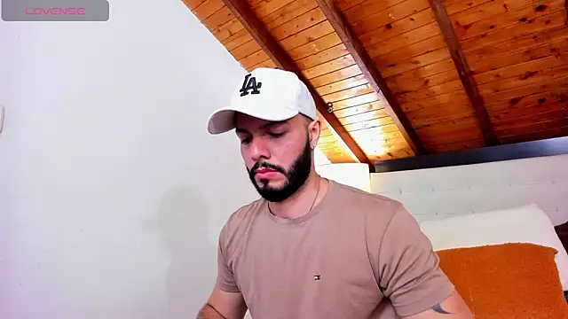 Snapshot of Tom_Bailey chatting on October 11, 2025, 12:39 pm Tom Bailey online show from October 11, 2025, 12:39 pm