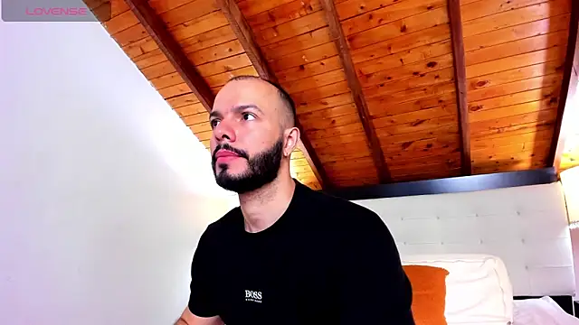 Snapshot of Tom_Bailey chatting on October 5, 2025, 12:18 pm Tom Bailey online show from October 5, 2025, 12:18 pm