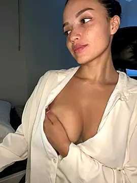 Snapshot of MisFrekcles_ chatting on October 2, 2025, 6:28 am MisFrekcles online show from October 2, 2025, 6:28 am