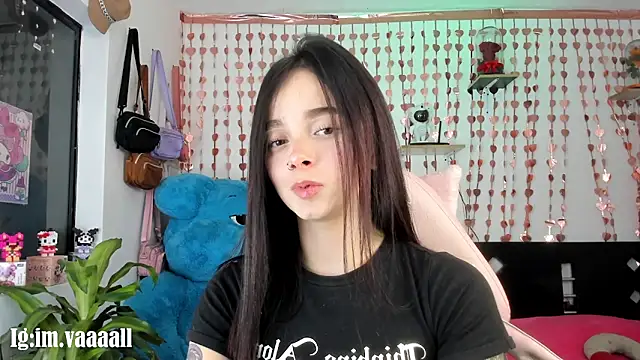 lucyy tay online show from September 24, 2025, 11:21 pm