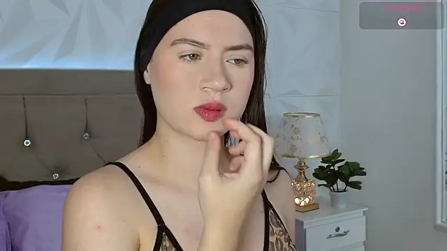 Gwen drew online show from October 28, 2025, 12:59 pm