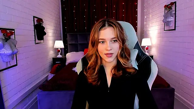 LolaLemona online show from February 16, 2025, 9:15 am