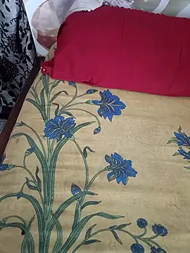 cuteyqueen online show from April 17, 2026, 9:34 am