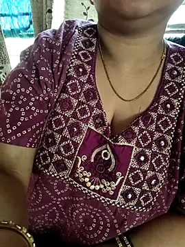 cuteyqueen online show from February 19, 2026, 10:45 am