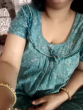 cuteyqueen online show from March 13, 2026, 5:34 am