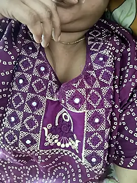 Snapshot of cuteyqueen chatting on October 10, 2025, 1:39 am cuteyqueen online show from October 10, 2025, 1:39 am