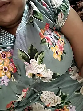 Snapshot of cuteyqueen chatting on March 23, 2025, 1:53 am cuteyqueen online show from March 23, 2025, 1:53 am