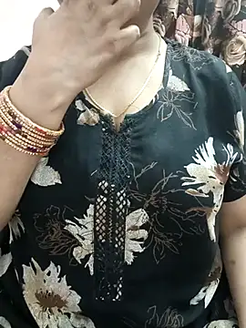 Snapshot of cuteyqueen chatting on March 11, 2025, 4:18 pm cuteyqueen online show from March 11, 2025, 4:18 pm