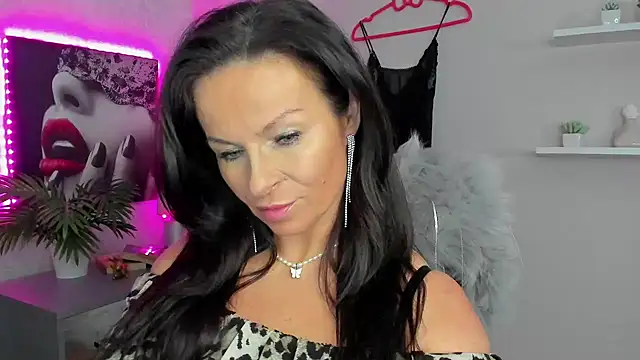 HelenLuxx online show from February 2, 2025, 10:46 am