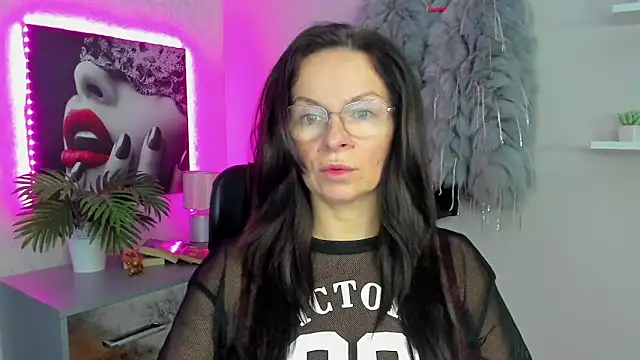 HelenLuxx online show from February 10, 2025, 6:53 am