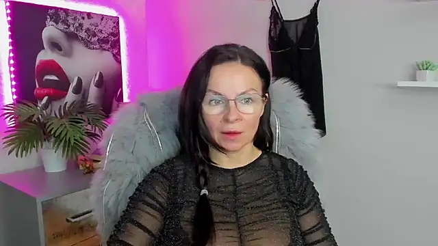 HelenLuxx online show from February 12, 2025, 6:40 am