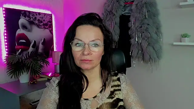 HelenLuxx online show from February 15, 2025, 7:27 am