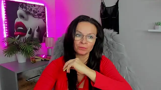 HelenLuxx online show from February 11, 2025, 1:30 pm