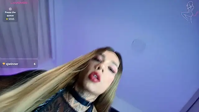  Holly Cat online show from May 21, 2026, 12:41 am