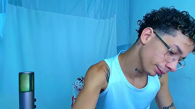 mateodeamjo online show from April 21, 2026, 2:51 am