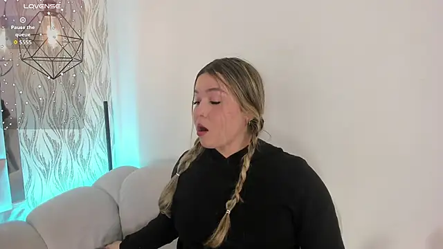 1m dalhia online show from December 22, 2025, 8:09 pm