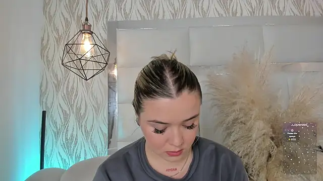 1m dalhia online show from December 3, 2025, 9:03 pm