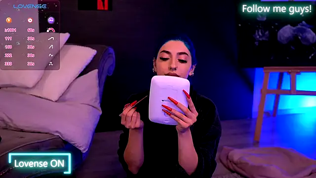 AriaVoss online show from September 29, 2025, 8:25 pm