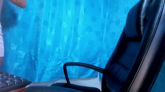 Snapshot of Dana_Jeins chatting on October 24, 2025, 5:23 pm Dana Jeins online show from October 24, 2025, 5:23 pm