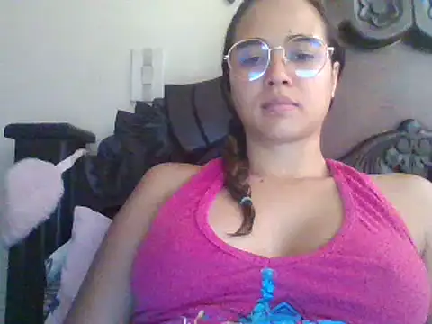 trianabell online show from March 11, 2025, 3:45 pm