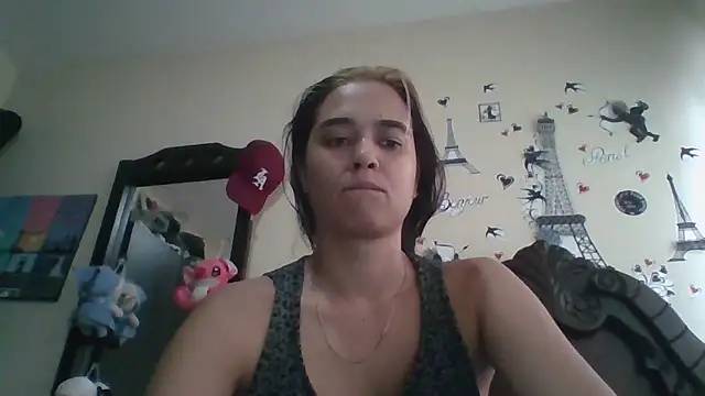 trianabell online show from November 27, 2025, 5:35 pm