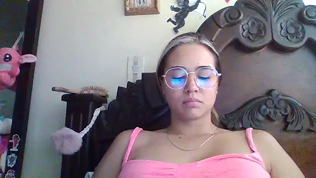 trianabell online show from February 19, 2025, 6:32 pm