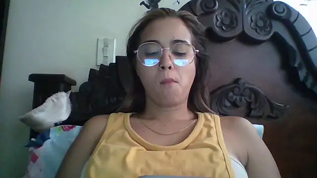 Snapshot of trianabell chatting on October 28, 2025, 3:55 pm trianabell online show from October 28, 2025, 3:55 pm