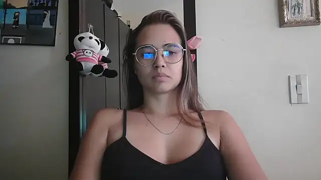 Snapshot of trianabell chatting on May 26, 2026, 4:27 pm trianabell online show from May 26, 2026, 4:27 pm
