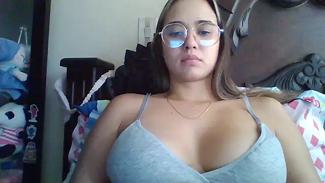 Snapshot of trianabell chatting on October 17, 2025, 5:37 pm trianabell online show from October 17, 2025, 5:37 pm