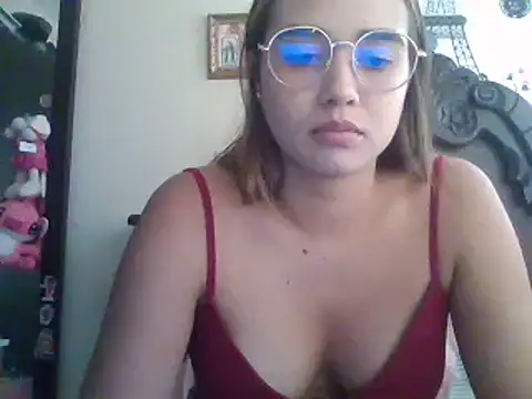 trianabell online show from March 11, 2025, 6:52 pm